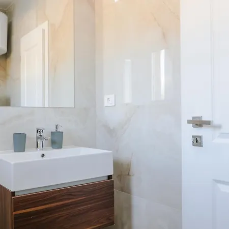 Apartament Con *